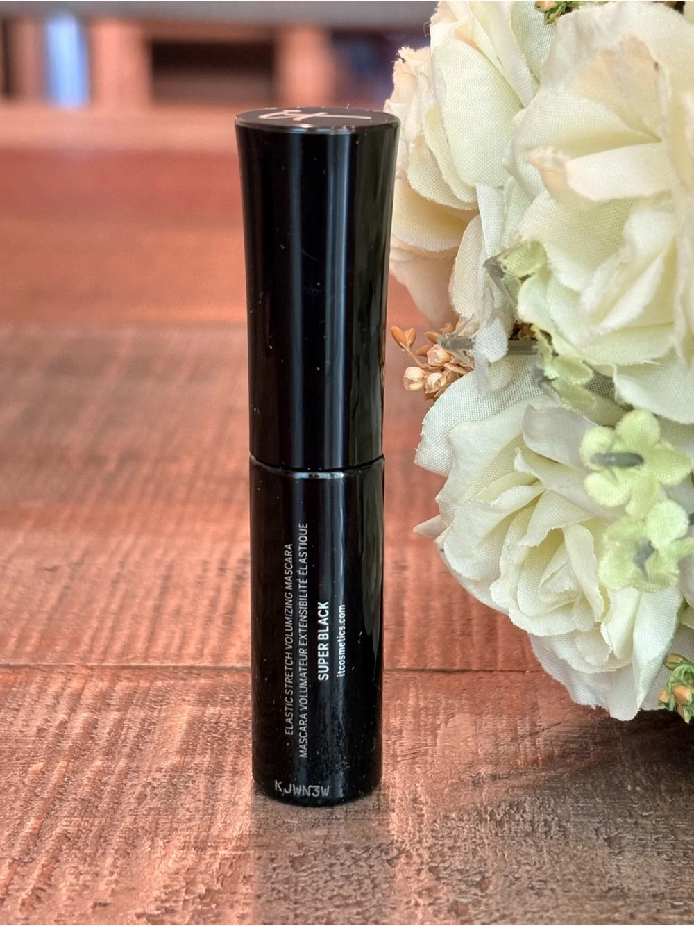 New IT COSMETICS Superhero ELASTIC STRETCH Volumizing MASCARA in SUPER BLACK!